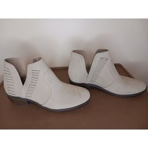 Lov mark Womens Suede Ankle Boots 7 Light Grey/taupe Block Heel V‎ Slit Details